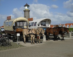 Pferdekutschen am Hafen